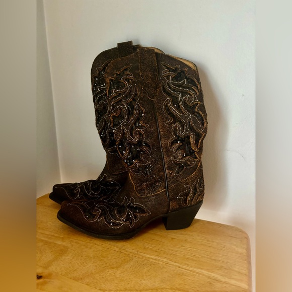 Corral Women’s Cowboy Boots. Size 7. Brown and black.